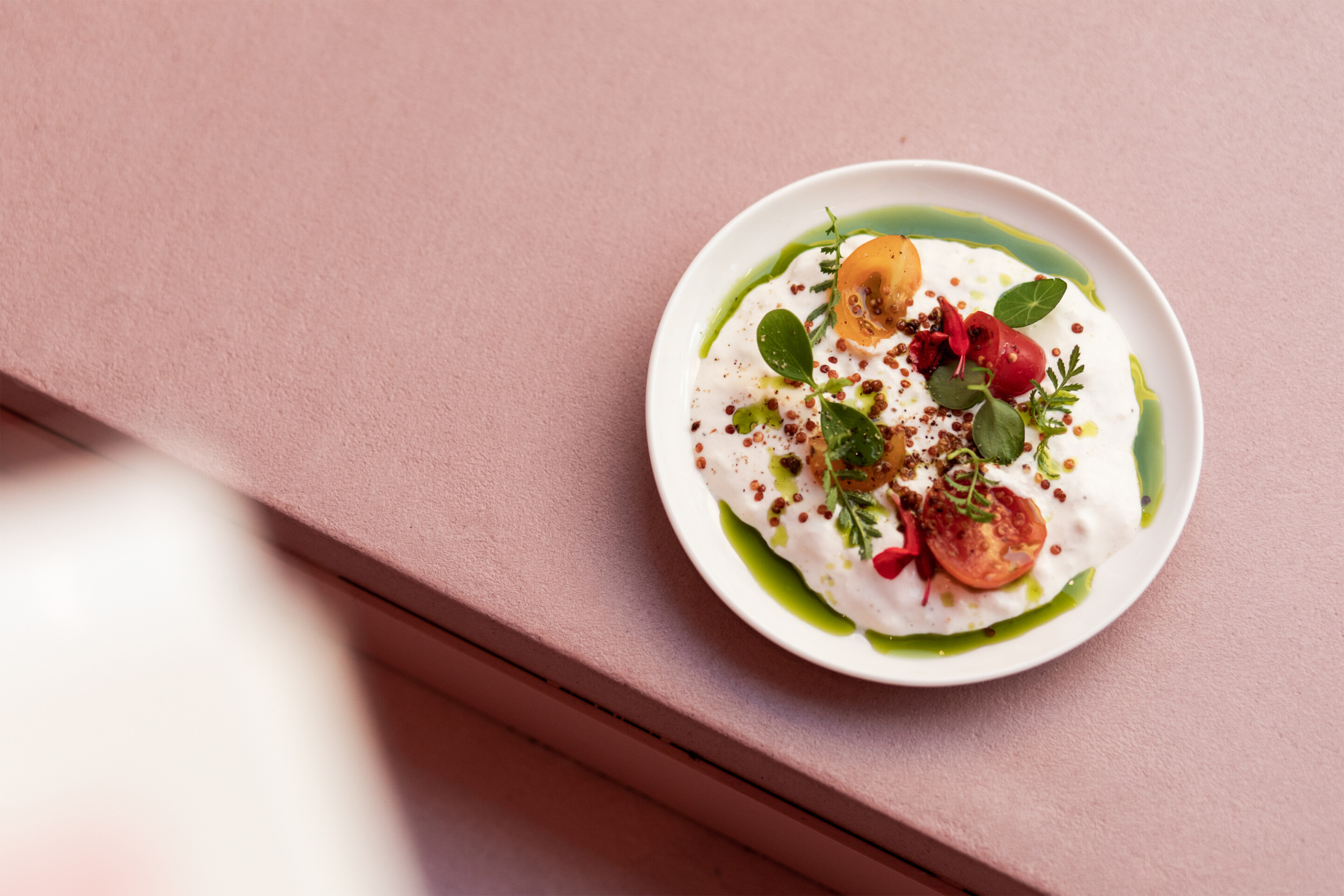 Skinn Pink Restaurant Mood 3